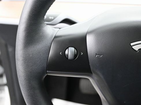 Used 2023 Tesla Model Y Long Range image 18