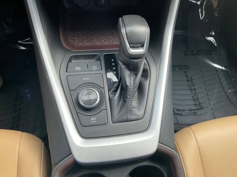 Used 2020 Toyota RAV4 Limited AWD/4WD image 22
