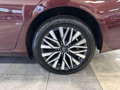 Used 2024 Nissan Altima 2.5 SV AWD/4WD image 7