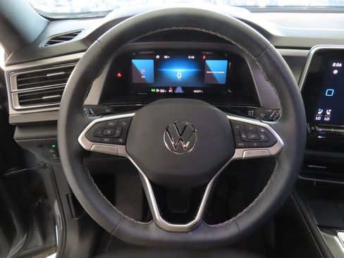 Used 2024 Volkswagen Atlas Cross Sport SE FWD image 16