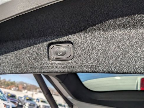 Used 2018 Ford Explorer XLT w/ Equipment Group 202A image 32