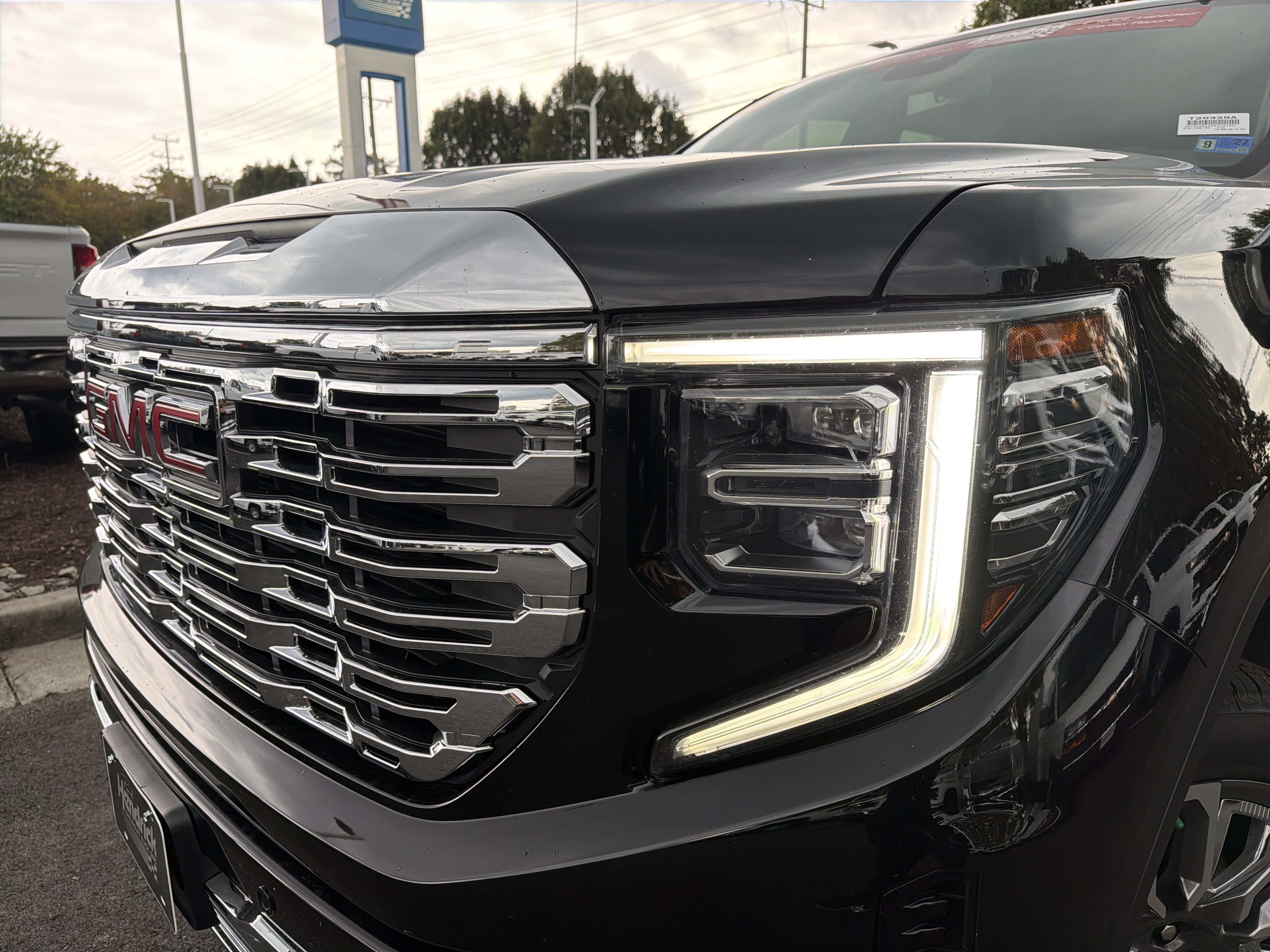 Used 2022 GMC Sierra 1500 Denali AWD/4WD image 6
