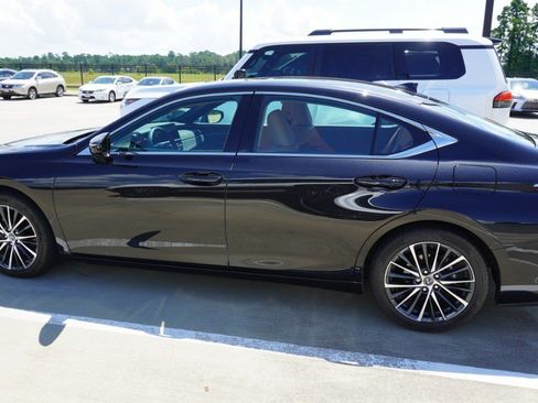 Used 2024 Lexus ES 350 w/ Premium Package FWD image 4
