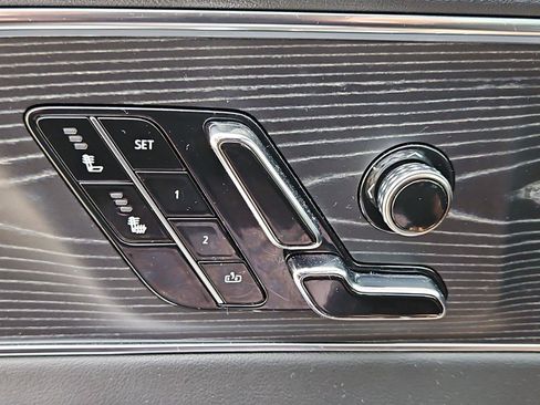 Certified 2024 Cadillac Lyriq Luxury RWD image 27