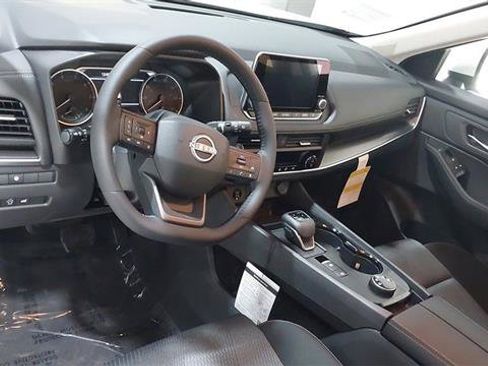 Used 2026 Nissan Rogue SV AWD/4WD image 19