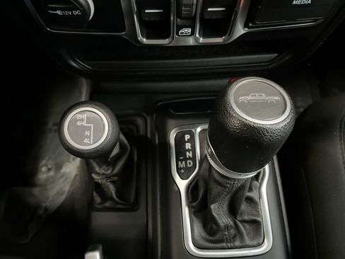 Used 2021 Jeep Gladiator Sport image 20