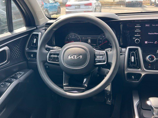 Certified 2023 Kia Sorento LX AWD/4WD image 12
