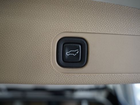 Used 2012 GMC Yukon XL Denali image 35