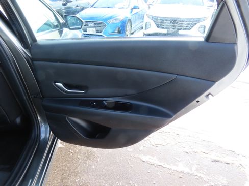 Used 2025 Hyundai Elantra SEL image 12