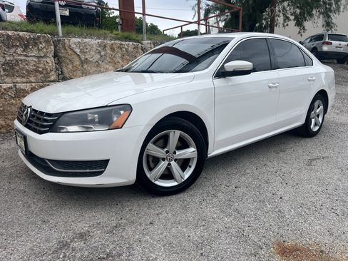 Used 2015 Volkswagen Passat TDI SE FWD image 1