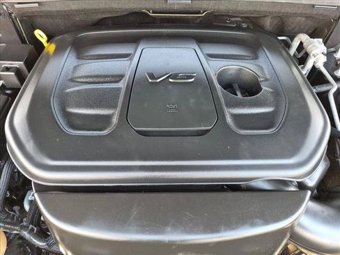 Used 2020 Jeep Grand Cherokee Altitude AWD/4WD image 23
