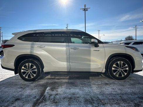 Used 2021 Toyota Highlander XLE image 12