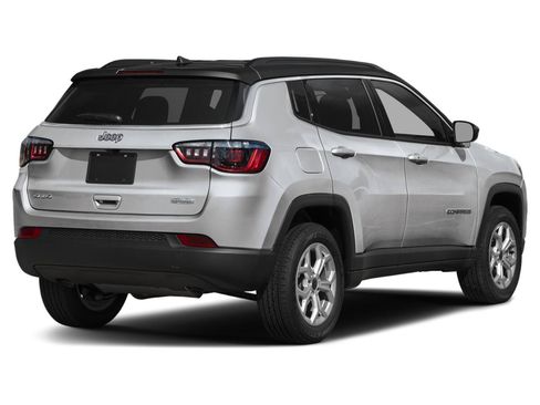 Used 2025 Jeep Compass Limited AWD/4WD image 2
