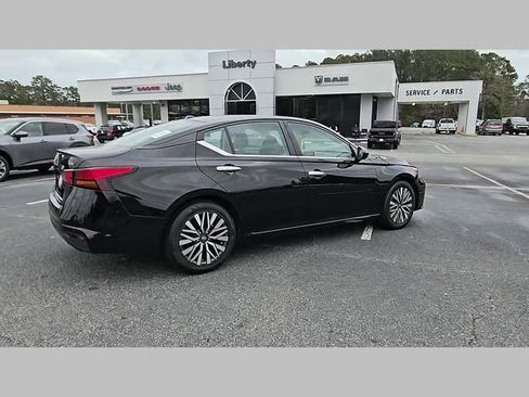 Used 2024 Nissan Altima 2.5 SV image 32