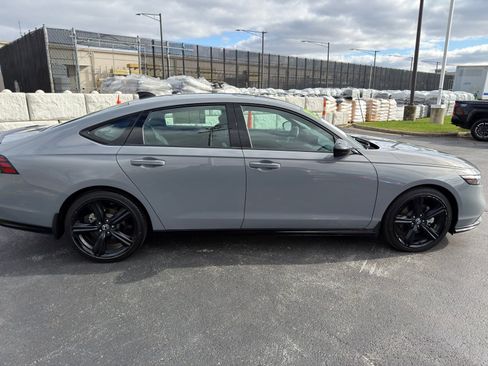 Used 2024 Honda Accord Sport image 9