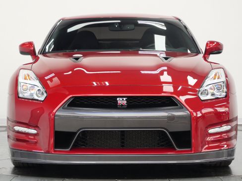 Used 2015 Nissan GT-R Premium AWD/4WD image 4