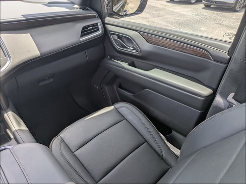 Used 2024 Chevrolet Tahoe High Country RWD image 17