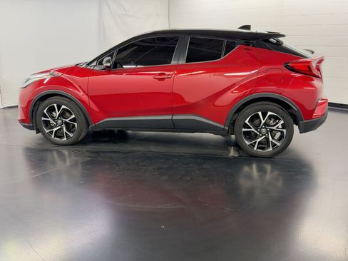 Used 2020 Toyota C-HR XLE image 2