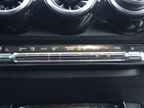 Used 2023 Mercedes-Benz GLB 250 4MATIC image 24