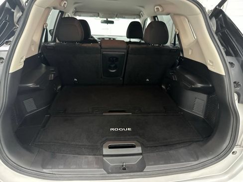 Used 2018 Nissan Rogue SV FWD image 26