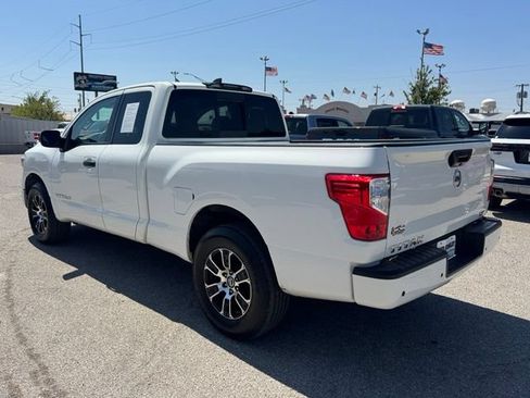 Used 2022 Nissan Titan SV RWD image 4