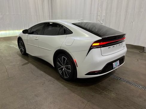 Certified 2023 Toyota Prius XLE FWD image 5