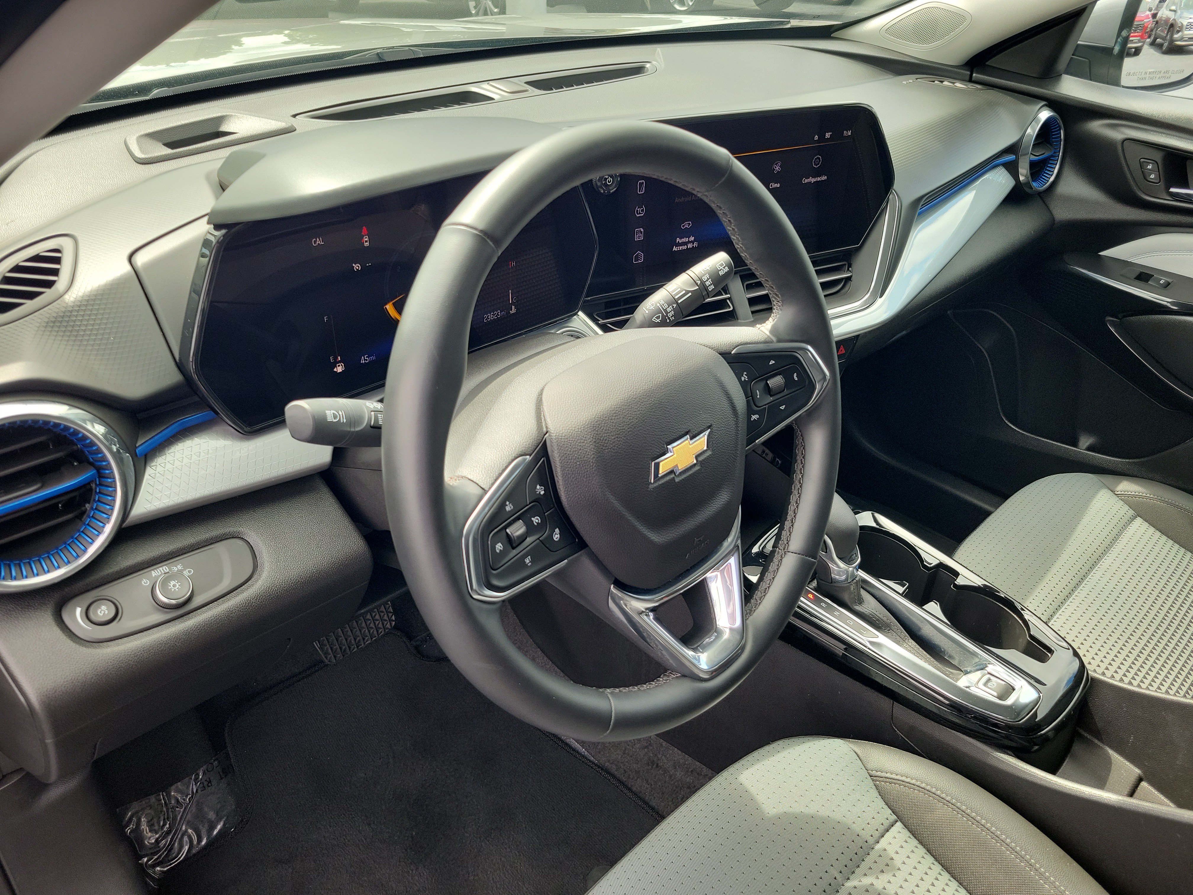 Used 2025 Chevrolet Trax LT w/ LT Convenience Package FWD image 16