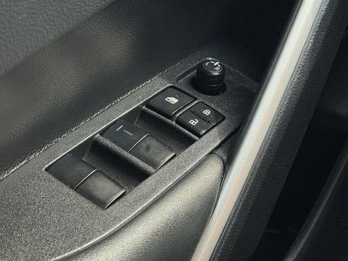 Used 2024 Toyota Corolla Cross XLE w/ Convenience Package image 19