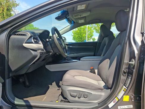 Used 2018 Toyota Camry LE FWD image 11