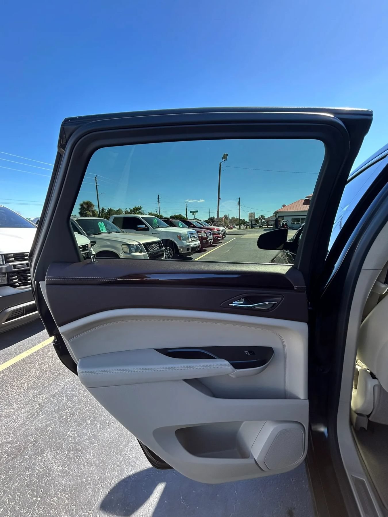 Used 2015 Cadillac SRX Performance w/ Driver Awareness Package FWD image 22