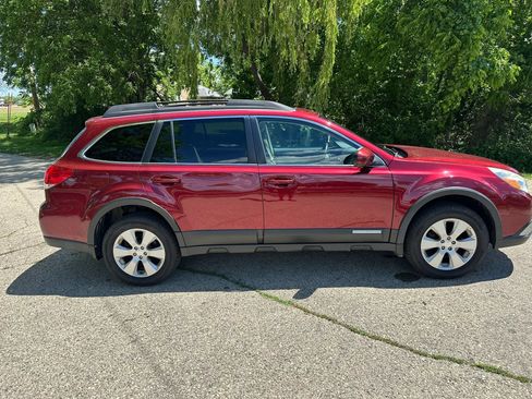 Used 2011 Subaru Outback 2.5i Limited w/ PWR Moonroof Pkg AWD/4WD image 5