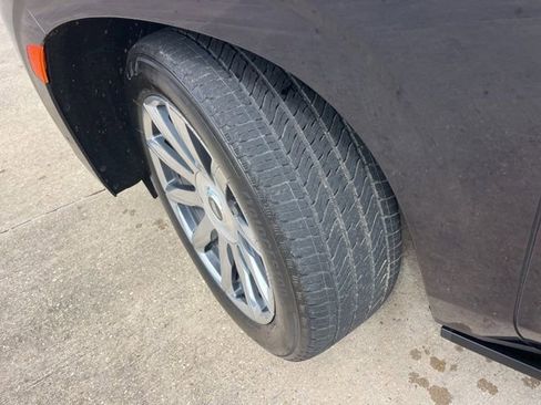 Used 2023 Cadillac Escalade ESV Premium Luxury Platinum image 52