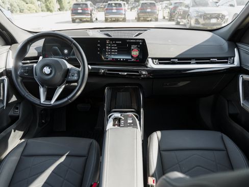 Used 2025 BMW X2 xDrive28i AWD/4WD image 8