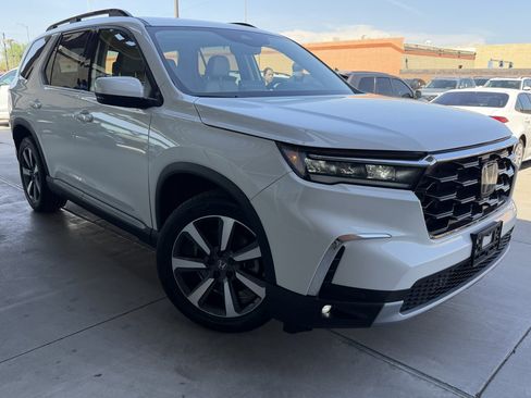 Used 2024 Honda Pilot Touring image 6
