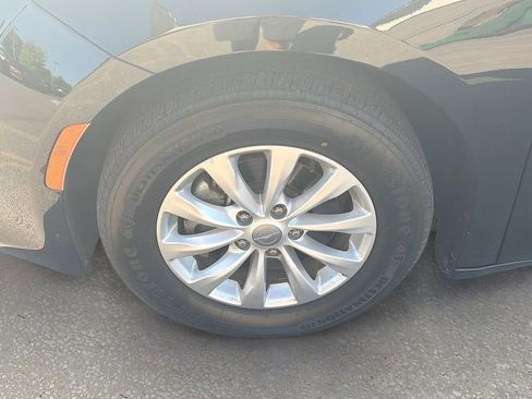 Used 2018 Chrysler Pacifica Touring-L Plus FWD image 41