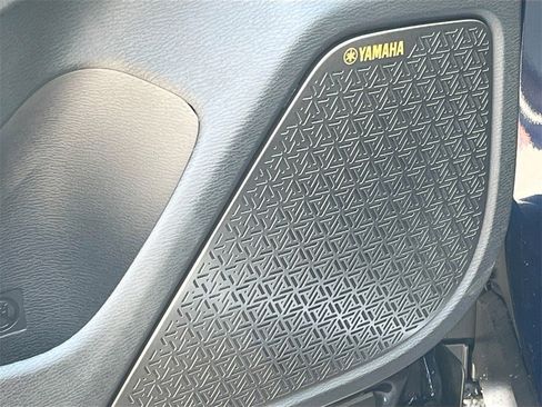 New 2025 Mitsubishi Outlander SE image 19