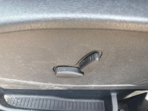 Used 2022 Ford Transit Connect XLT image 21