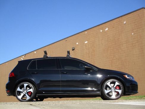 Used 2017 Volkswagen GTI SE FWD image 9