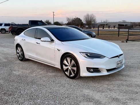 Used 2020 Tesla Model S Long Range Plus image 3