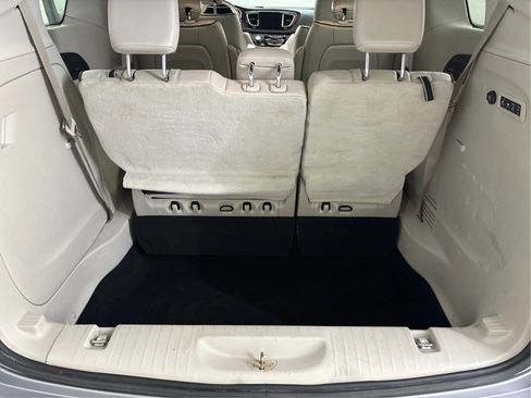 Used 2018 Chrysler Pacifica Limited FWD image 16