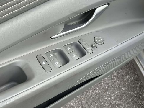 Used 2024 Hyundai Elantra SEL w/ Convenience Package image 18