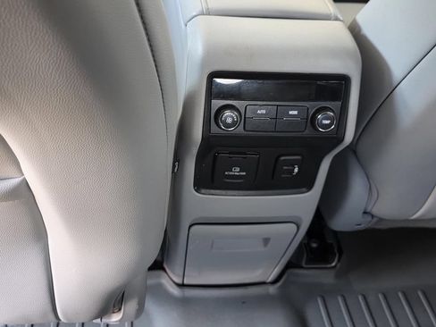 Used 2019 GMC Acadia SLT FWD image 10