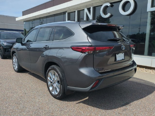 Used 2023 Toyota Highlander Limited FWD image 4