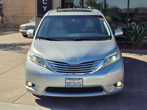 Used 2017 Toyota Sienna Limited Premium image 6
