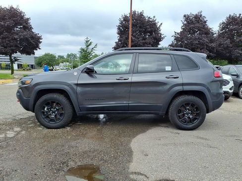 Used 2023 Jeep Cherokee Trailhawk w/ Trailer Tow Group AWD/4WD image 2