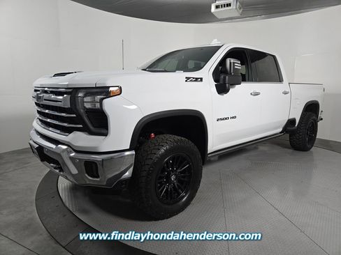 Used 2024 Chevrolet Silverado 2500 LTZ w/ LTZ Plus Package image 2