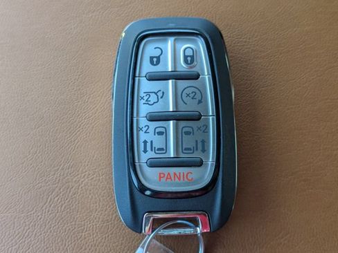 New 2026 Chrysler Pacifica Pinnacle w/ Trailer Tow Group AWD/4WD image 31