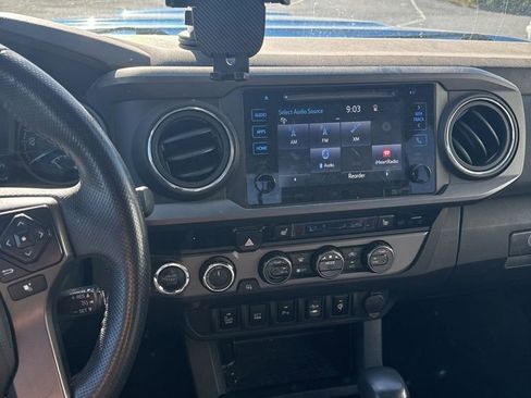 Used 2017 Toyota Tacoma TRD Sport w/ Premium & Technology Package AWD/4WD image 10