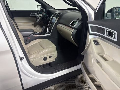 Used 2014 Ford Explorer XLT w/ Equipment Group 202A image 29