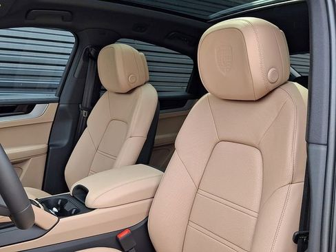 New 2026 Porsche Cayenne Coupe AWD/4WD image 5